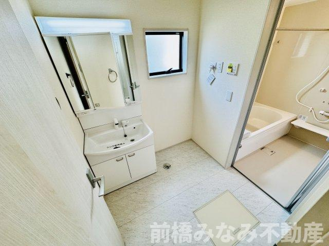 前橋市茂木町第3　５号棟(全８棟)　リーブルガーデン　新築建売分譲の独立洗面台|朝の支度にも助かる、独立の洗髪洗面化粧台