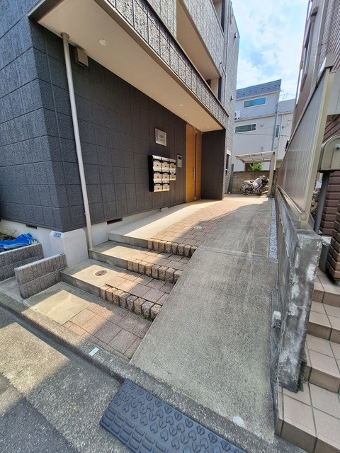 Ｔ．Ｙ．Ｋ．（ティーワイケー）のエントランス|エントランスアプローチ