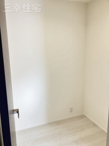 碧南市志貴町の洋室|ストレージルーム2帖。ものが多くサービスルームが欲しい方にも嬉しいお部屋ですね♪