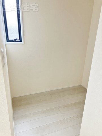 碧南市志貴町のその他|2階にフリースペースあります！ご家族の本棚を置いて図書室にしてはいかが♪