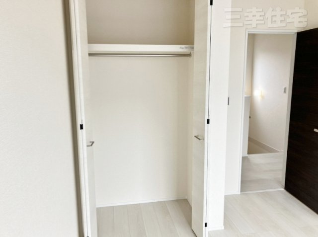 碧南市志貴町のキッチン|洋室収納