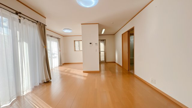 【中古戸建】熊谷市石原の居間・リビング