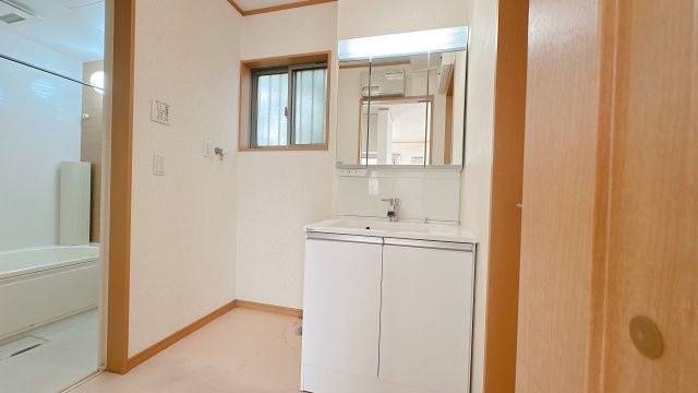 【中古戸建】熊谷市石原の独立洗面台