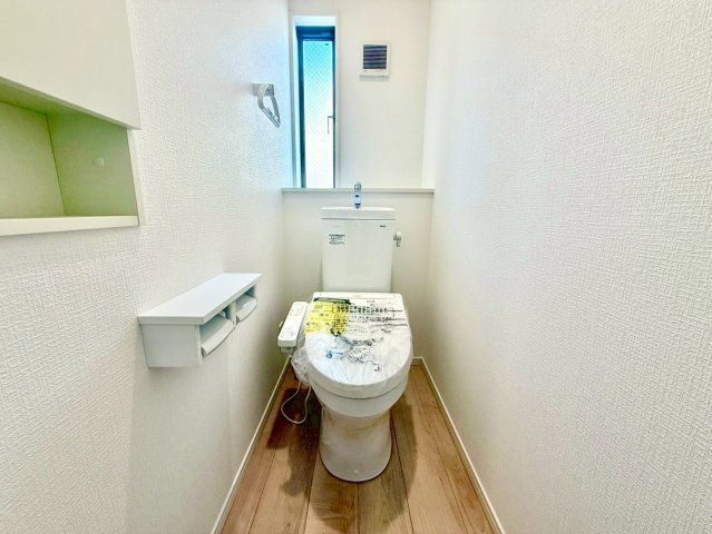 同仕様写真（玄関）
玄関には、大型のシューズ収納を設置しています。