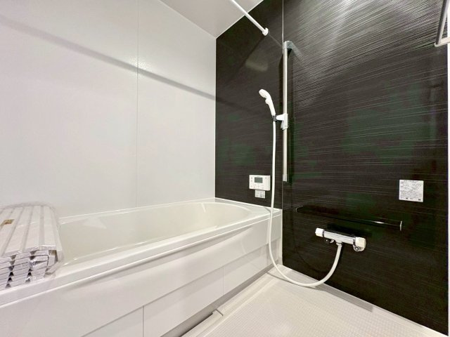 同仕様写真(浴室）
暖房換気乾燥機付き。
浴槽は、高断熱浴槽を使用しています。