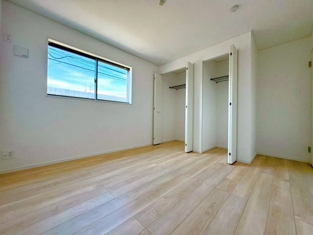 同仕様写真（洋室）
フローリング材には、木目、色調など木材特有の風合いがあり、ナチュラルな美しさになっています。