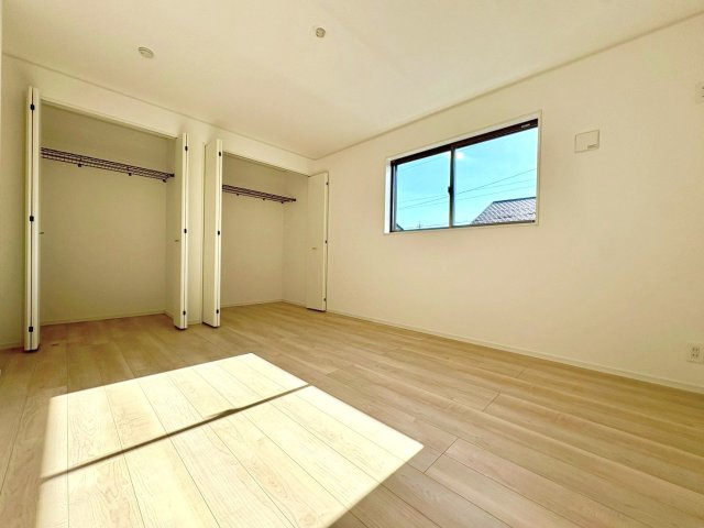 同仕様写真（洋室）
フローリング材には、木目、色調など木材特有の風合いがあり、ナチュラルな美しさになっています。