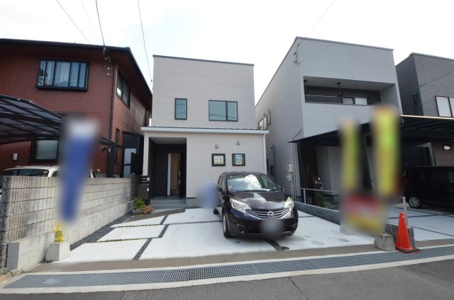 温品七丁目の外観|敷地広々40坪
庭もあり駐車2台可能です