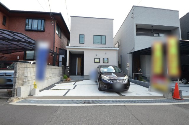 温品七丁目の駐車場|敷地広々40坪
庭もあり駐車2台可能です