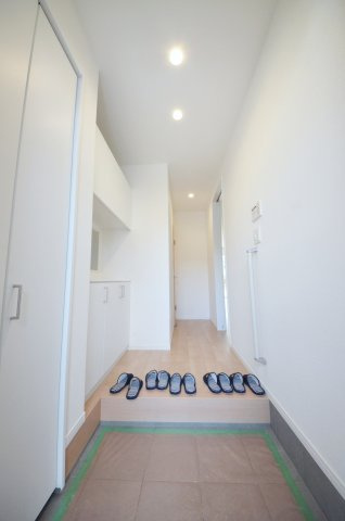 温品七丁目の玄関|玄関に大容量のシューズボックス有
玄関周りの収納スペースもしっかり確保してあります