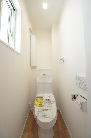 旭二丁目のトイレ|1階トイレ
勿論ウォシュレット付きです