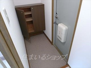 ビューラー津川　Ａの玄関