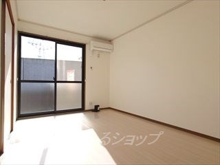 ビューラー津川　Ａの居間・リビング|エアコン付き