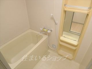 ビューラー津川　Ａの浴室|サーモ付きシャワー水栓