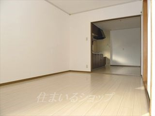 ビューラー津川　Ａの居間・リビング