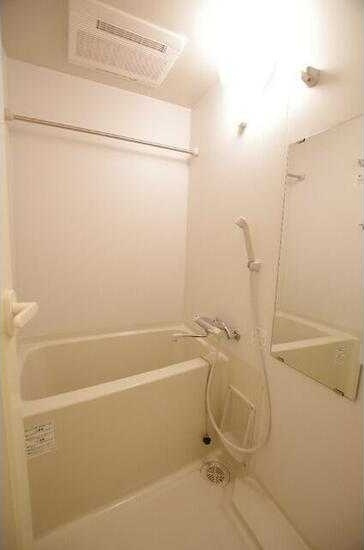 フュージョナル両国TREの浴室