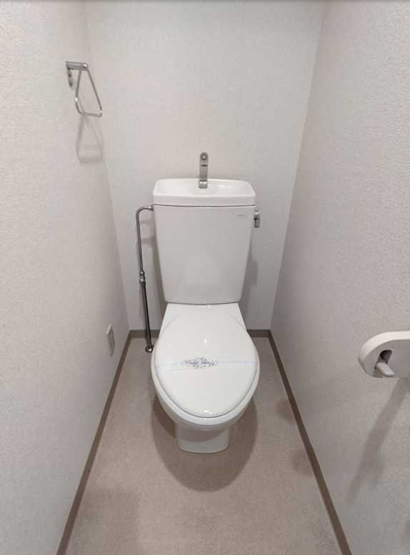 プルミエール三軒茶屋　最上階　ネット無料　オートロックのトイレ