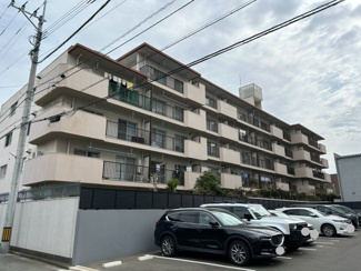 【外観】 | 近隣の駐車場を確保済みなので車をお持ちの方でも安心です