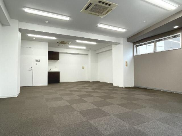 ＣＯＭＭＯＮ　Ａｋａｓａｋａの内装