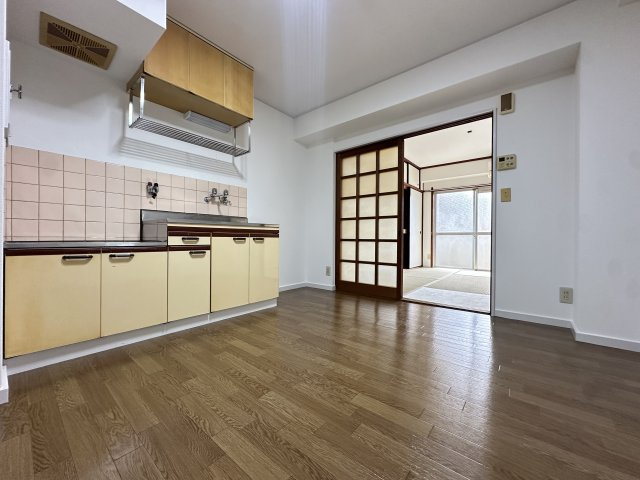 住吉ハイツの居間・リビング