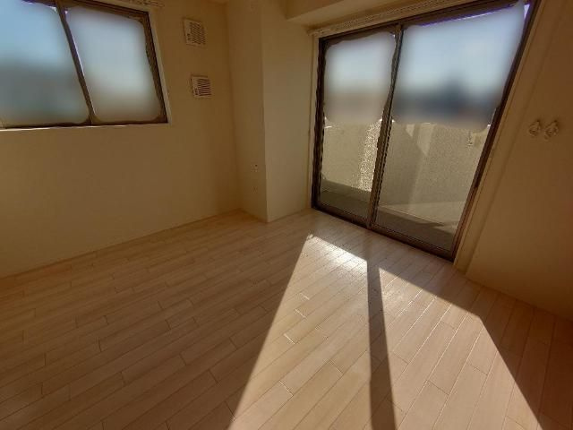 ヴィラ・ツリーサイドの洋室