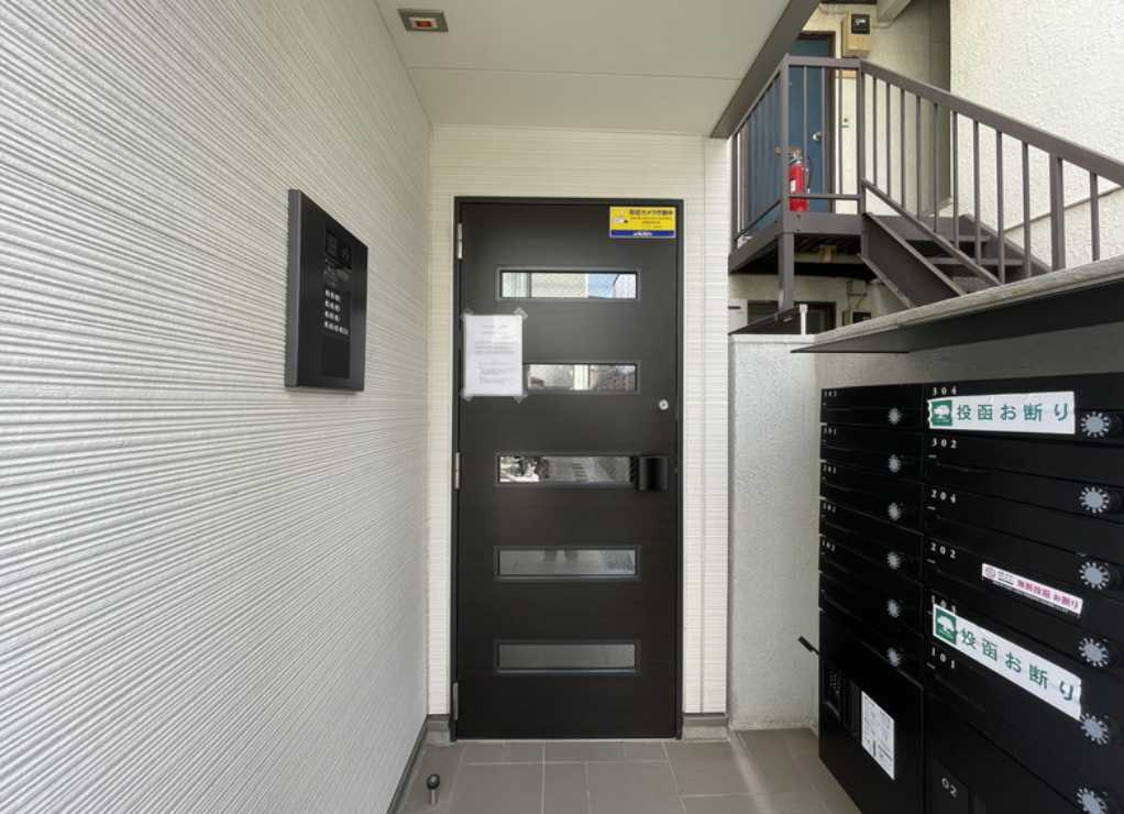 デュオメゾン三軒茶屋　デザイナーズ　築浅　TVドアホンのエントランス