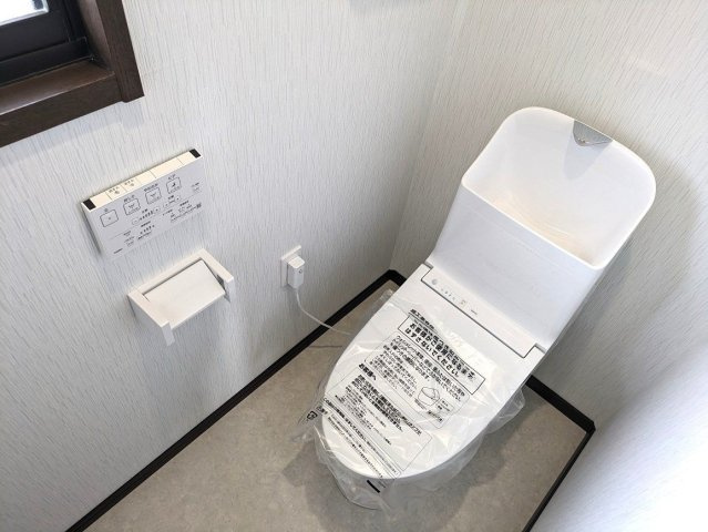 【トイレ】 | 宗像市広陵台２丁目　戸建て | いつも綺麗に清潔に！ウォッシュレット付きトイレです。各階にトイレがあるので来客時でも安心ですね