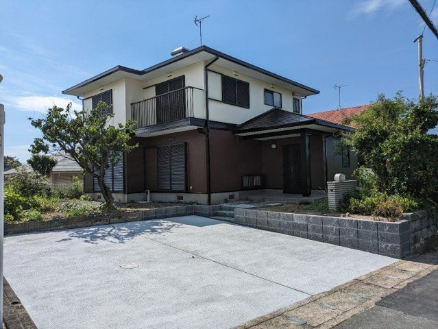 【外観】 | 宗像市広陵台２丁目　戸建て | おしゃれなツートンカラーの外壁と屋根塗装も完了しています