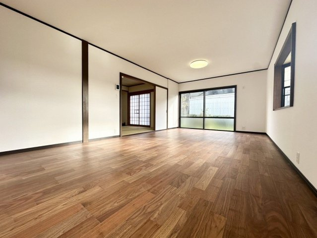 【居間・リビング】 | 宗像市広陵台２丁目　戸建て | LDKは和室ともつながっているので開け放せばより広々と使うことができます