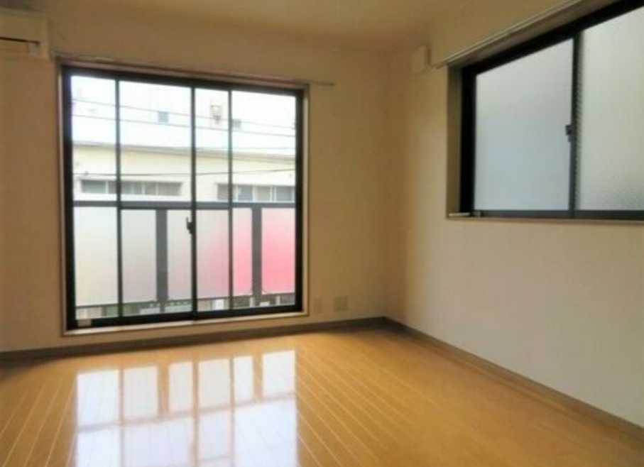 エスポワールM　オートロック　駅近　南西角部屋の居間・リビング