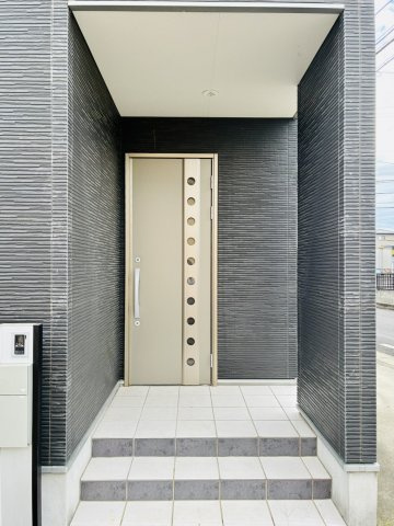 【玄関】 | 小牧市大字文津字池田248₋3