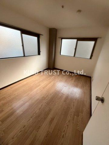 パインコート大淀の居間・リビング|こちらのリビングで趣味の時間をお楽しみください