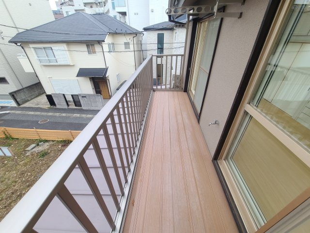 東仲町レントハウスのバルコニー|★洗濯物がよく乾く日当たり良好・南向きのバルコニーです★