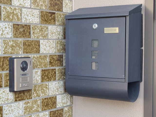 東仲町レントハウスのセキュリティ|★ＴＶモニターホン＆専用の郵便ポストを設置★