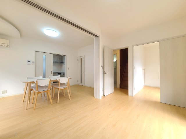 東仲町レントハウスの居間・リビング