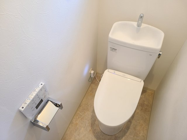 東仲町レントハウスのトイレ|★１階トイレ画像・温水洗浄便座付き★