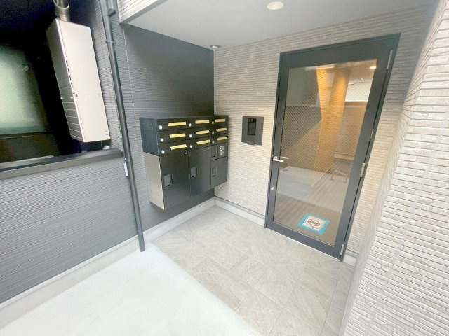 リブレメゾン淡路1のエントランス