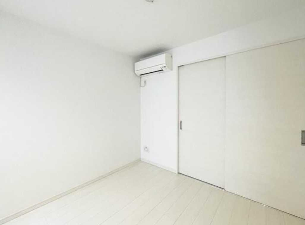 ミハス三軒茶屋Ⅱ　ネット無料　築浅　メゾネットの居間・リビング