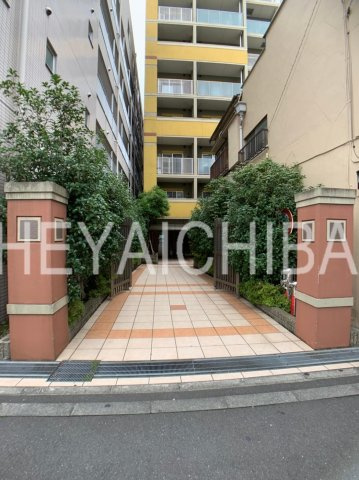 ライジングプレイス浅草弐番館のエントランス