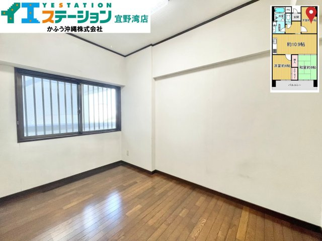 ヌーベル志真志の洋室