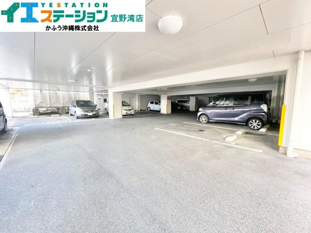 ヌーベル志真志の駐車場