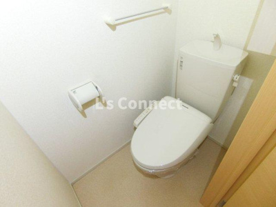 【トイレ】 | ドリームワークス　五番館 | 温水洗浄便座付きのトイレ。