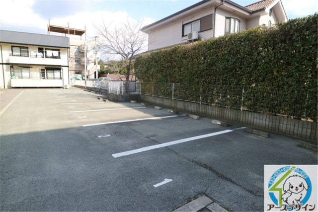 ジュネス・マノアールⅠの駐車場