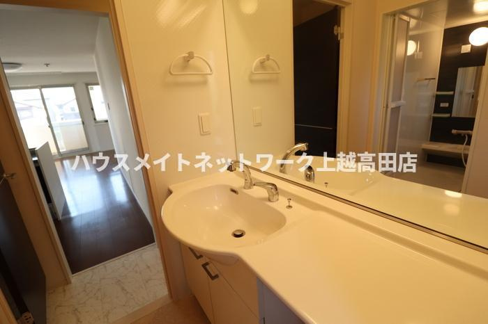 グランリーオ Ⅰの独立洗面台|洗髪洗面化粧台（参考同型203号室室内写真）