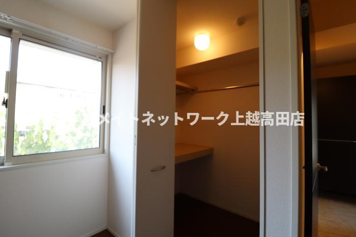 グランリーオ Ⅰの収納|ウォークインクローゼット（参考同型203号室室内写真）
