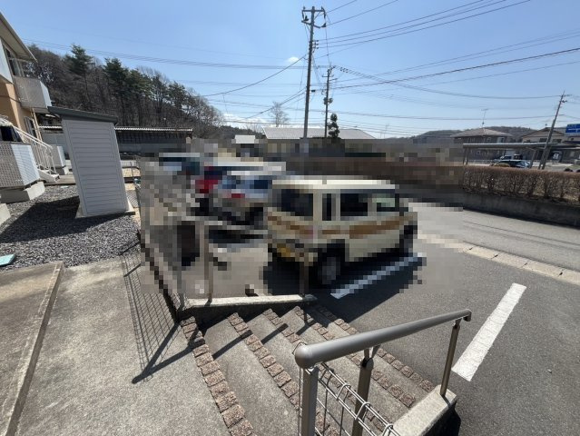 ガーデンコート壱番館の駐車場