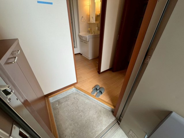 ガーデンコート壱番館の玄関