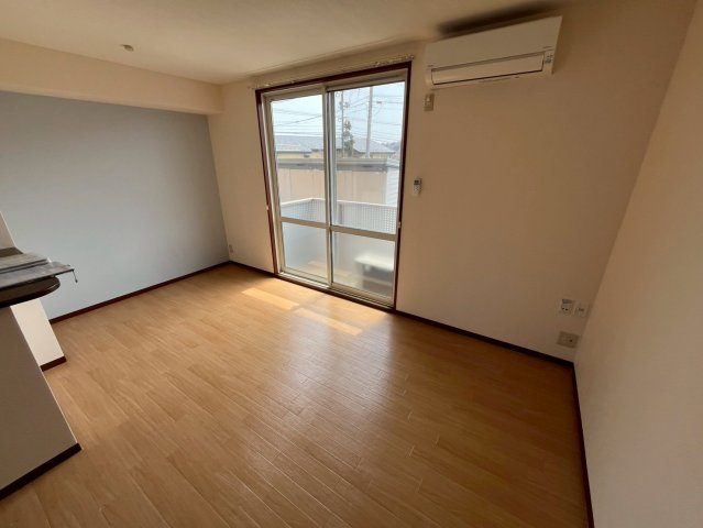 ガーデンコート壱番館の居間・リビング