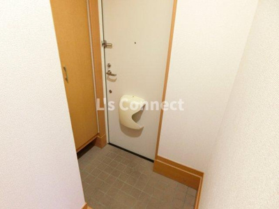 【玄関】 | エクステージＹＡＭＡＴＯⅡ番館 | 背の高い下駄箱で靴も収納できます。