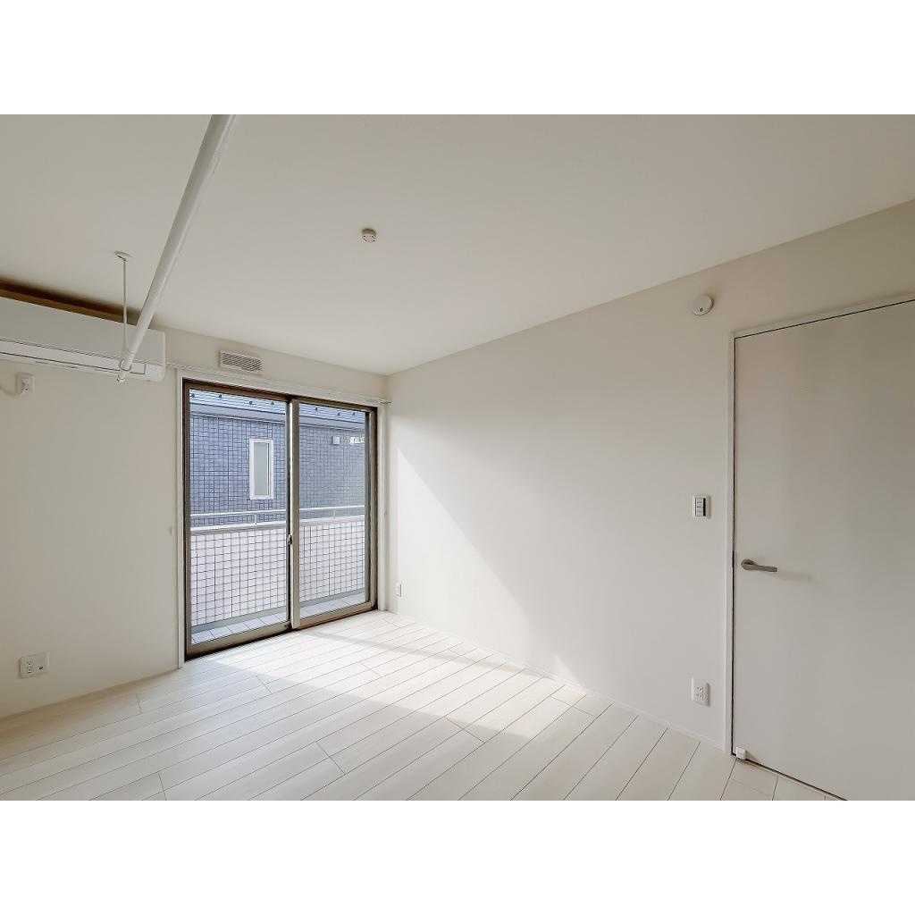 Ｎａｎａｌａ　B棟|階段上った先の左側洋室